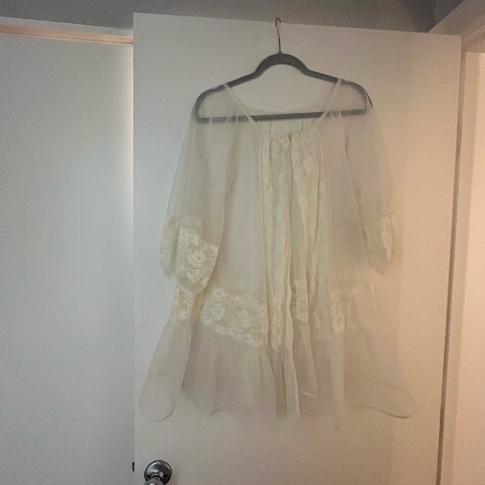 Lace mesh overlay piece